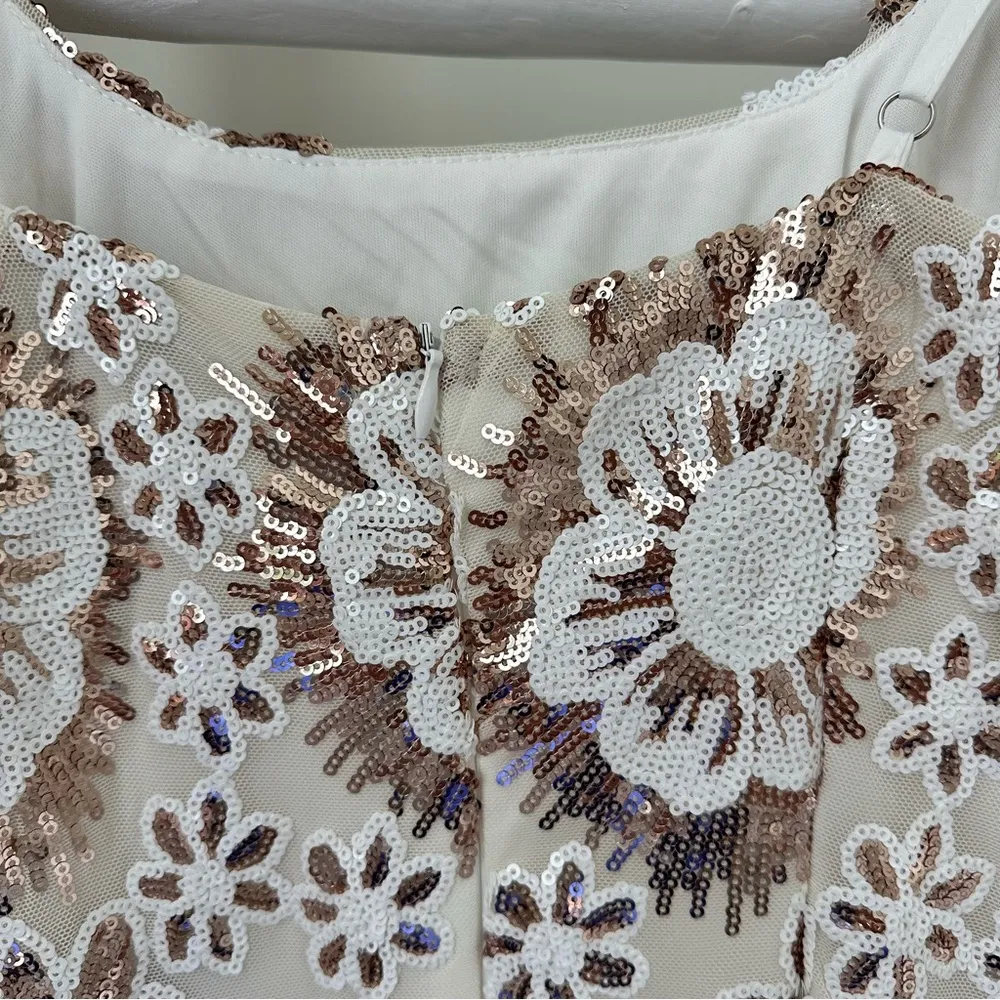 Selfie Leslie Party Mini Gold Sparkly Floral Dress Size Small - Image 9