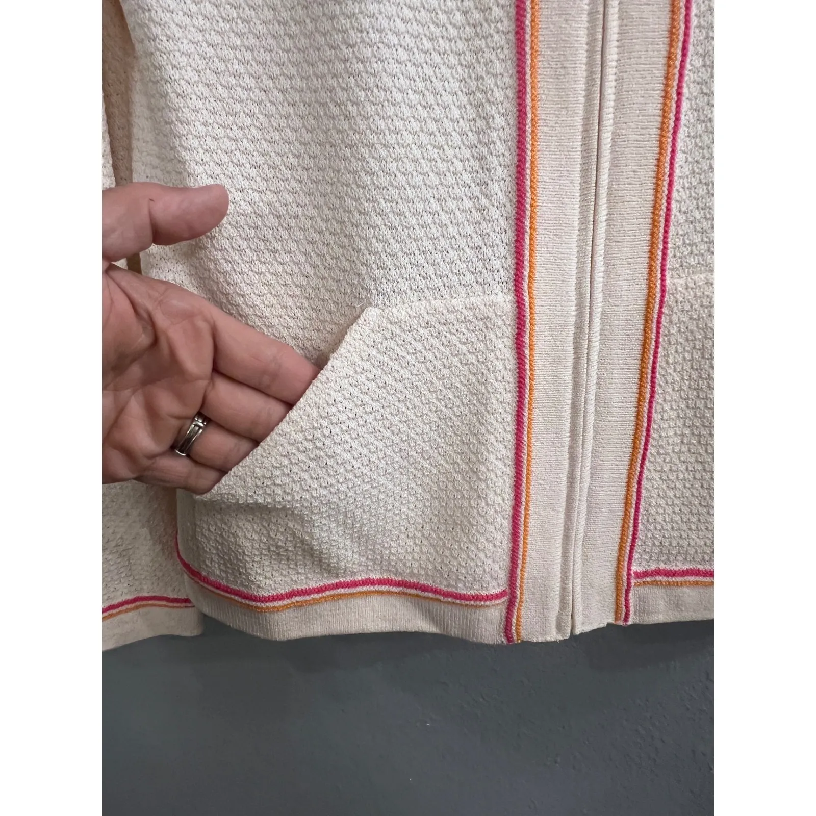 St John Sport Wool Blend Cream Pink Trim Knit Zip Up Jacket Cardigan Small‎ VTG Tan - Image 12