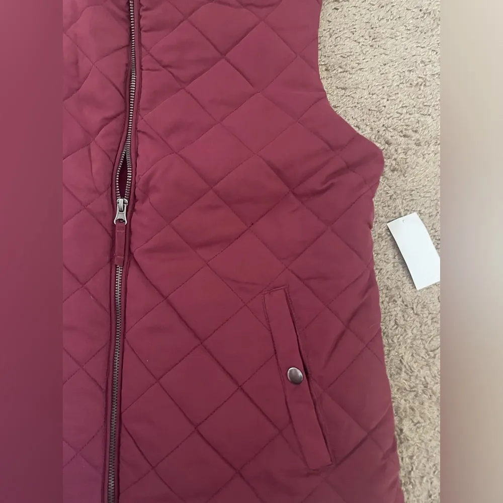 Laura Scott burgundy puffer vest size large (NWT) - Image 3