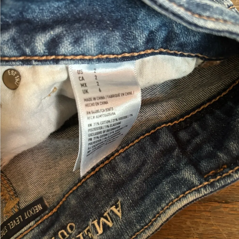 American Eagle distressed high rise shortie Jean shorts size 2 - Image 4