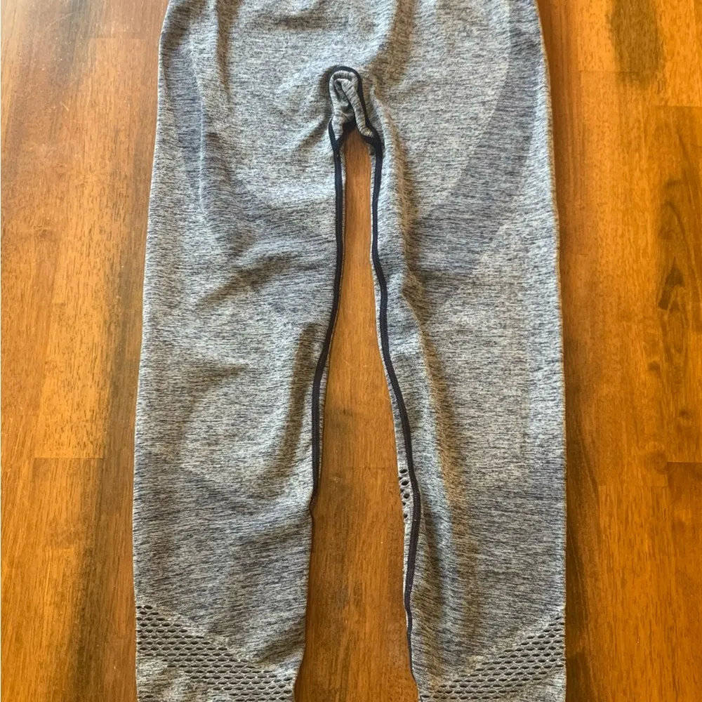 PINK Victoria Secret seamless workout leggings. Gray/navy size Small - Image 2