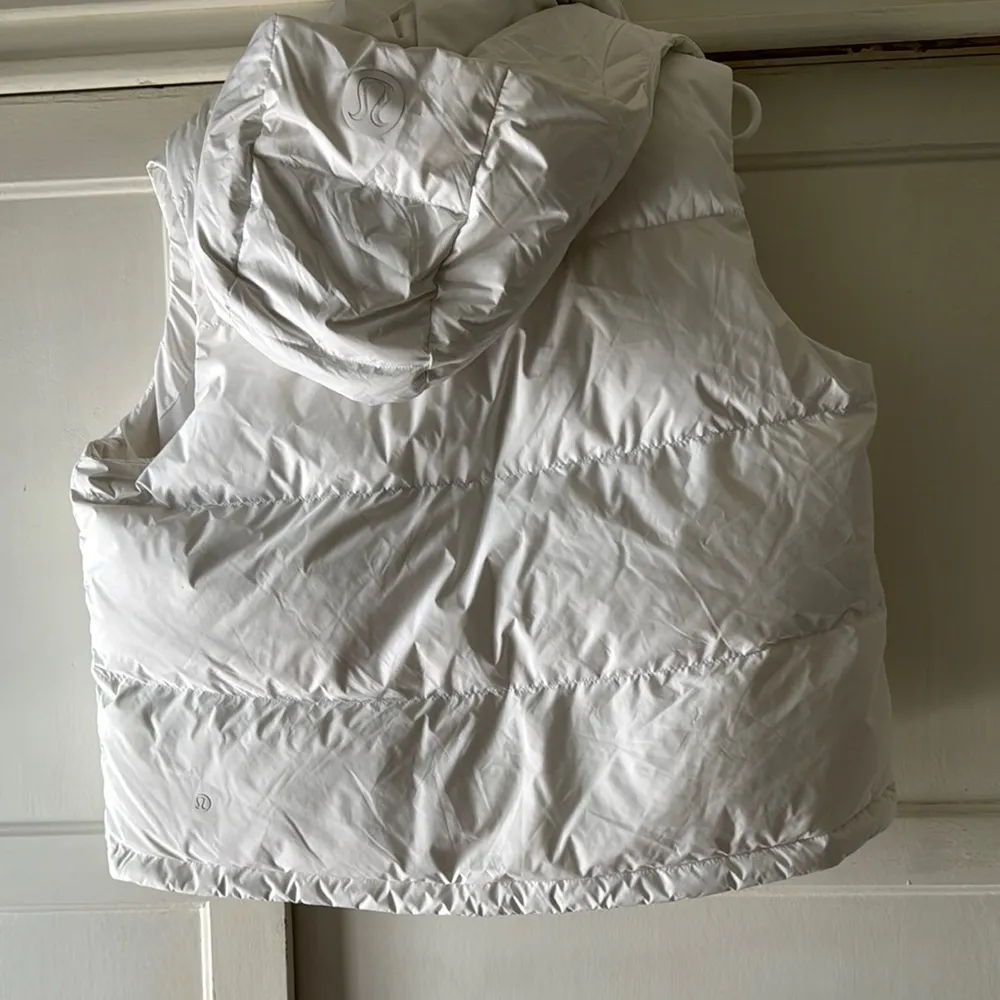 Lululemon White Wunder Puff Cropped Vest with hood - Image 6