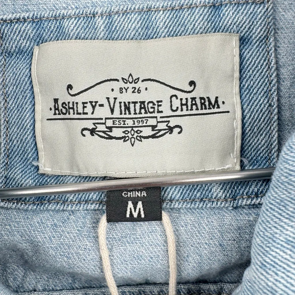 Classic Denim Jean Jacket from Dry Goods Light Wash Distressed Western Cowgirl M Blue Size M - Image 6