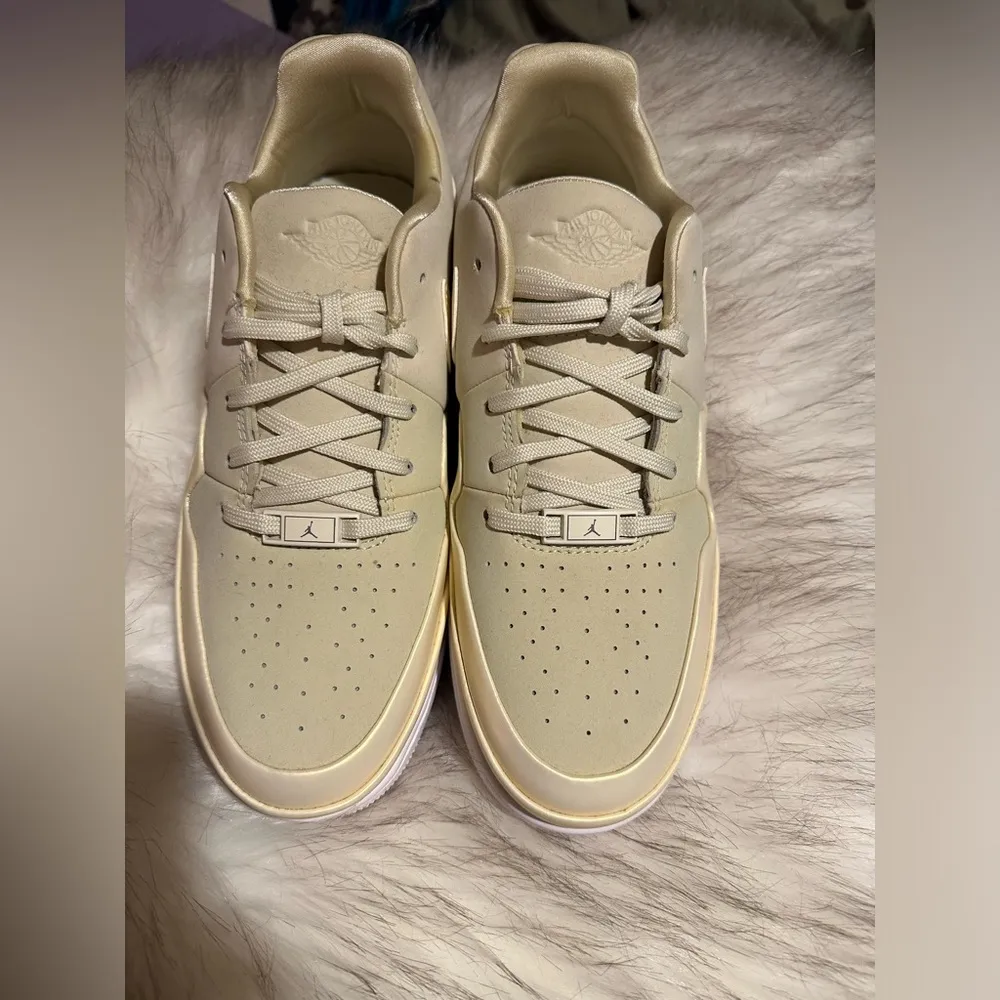 Air 
(WMNS) Air Jordan 1 Jester XX
'Fossil' CQ0278-200
Womens
Size: 7.5 - Image 10