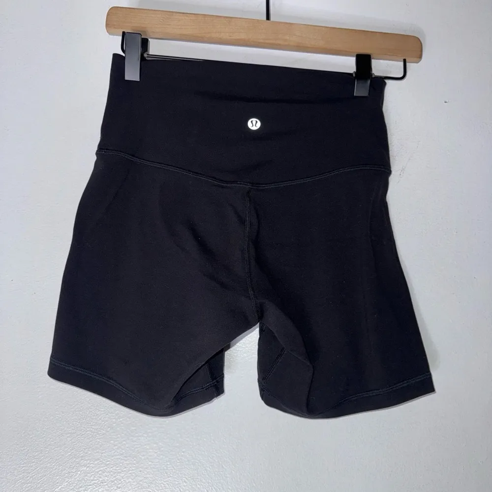 Lululemon Size 4 Black Biker Shorts 5.5 Inseam - Image 2