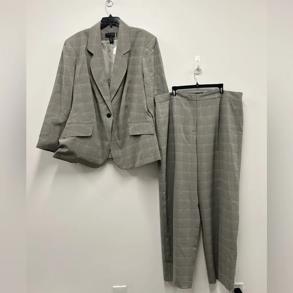 Blacker Woman Light Grey with Plaid Two Piece Suit with Tags. Size: 24W Gray - Image 3