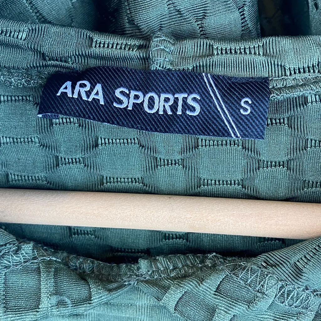 ARA Sports Olive Green Print Cropped Long Sleeve Hoody Top S - Image 4