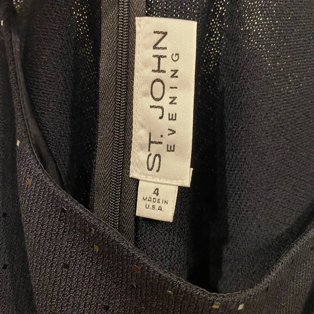 Evening Embellished Dress Size 4 EUC - Image 3