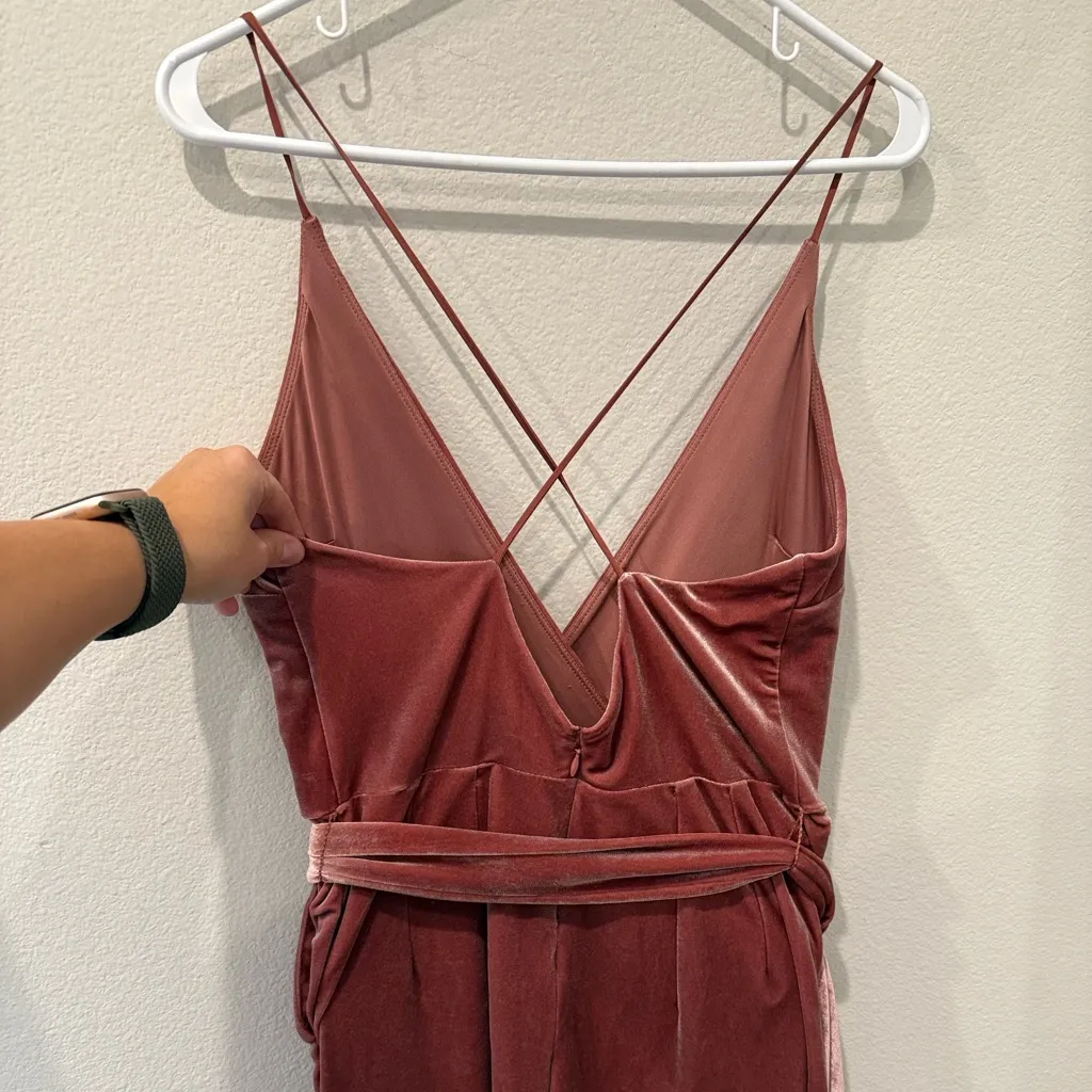 Express Deep V Full Velvet Jumpsuit in Rose Pink with Belt Size 6 - Image 6