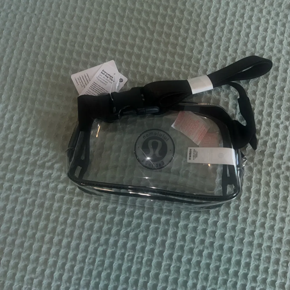 NWT Lululemon Everywhere Belt Bag
*Clear - Image 3