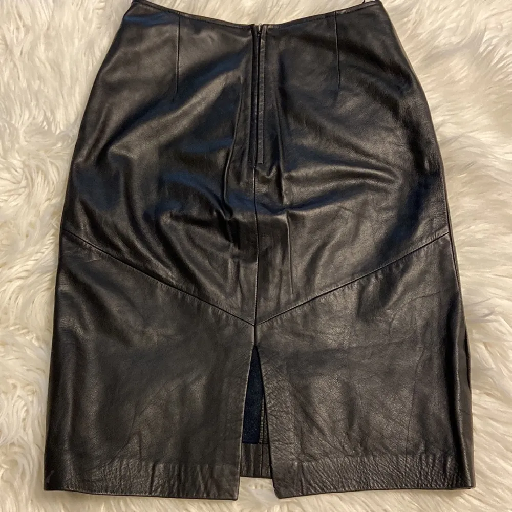 Rinzi Collection Leather Skirt very soft leather and no rips or stain or smell Size 6 - Image 5