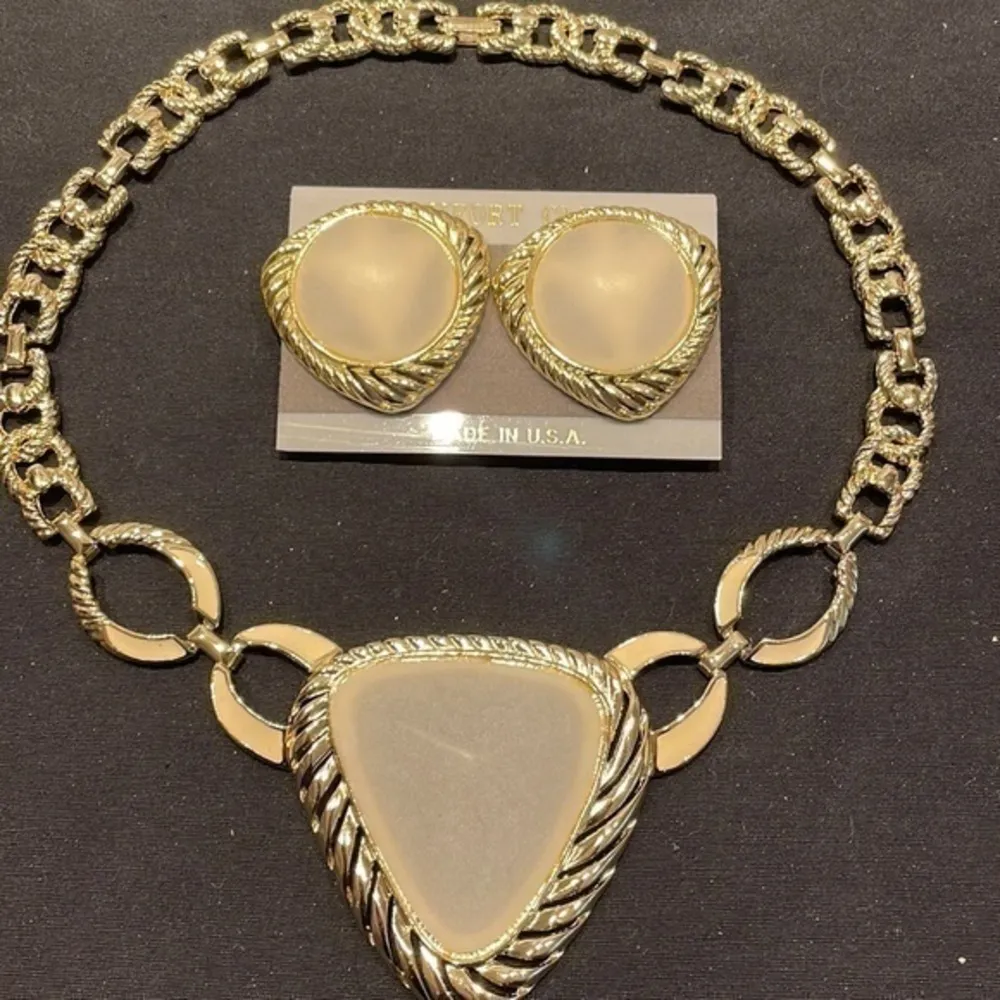 Vintage Silver Tone & Opaque Frosted White Retro Necklace & Clip On Earring Set - Image 2