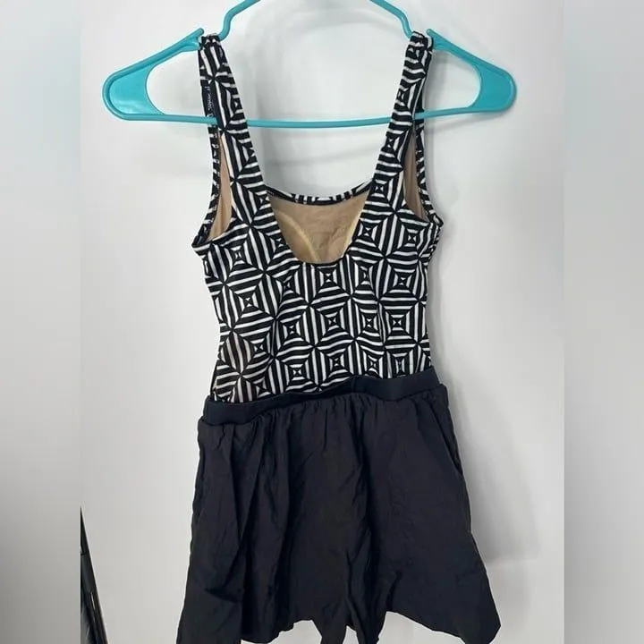 White sand swimwear size 8 black‎ and white shorts Black Size M - Image 2