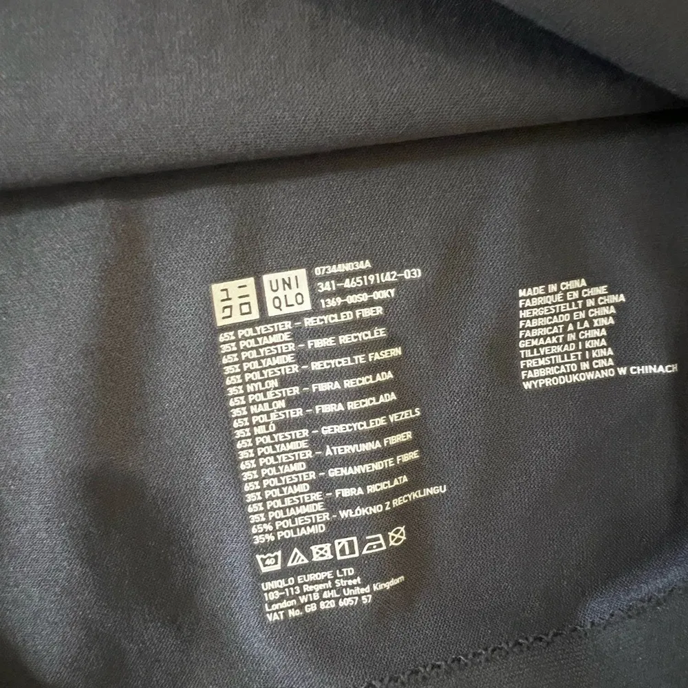 Uniqlo Women's AIRism UV Protection Crew Neck Tee XS Black NWT Moisture-Wicking - Image 4