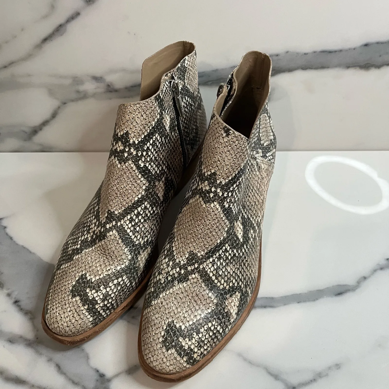 Vince Camuto Women's Green Cream Reptile Leather Arendara Booties Sz 9 Festival - Image 3