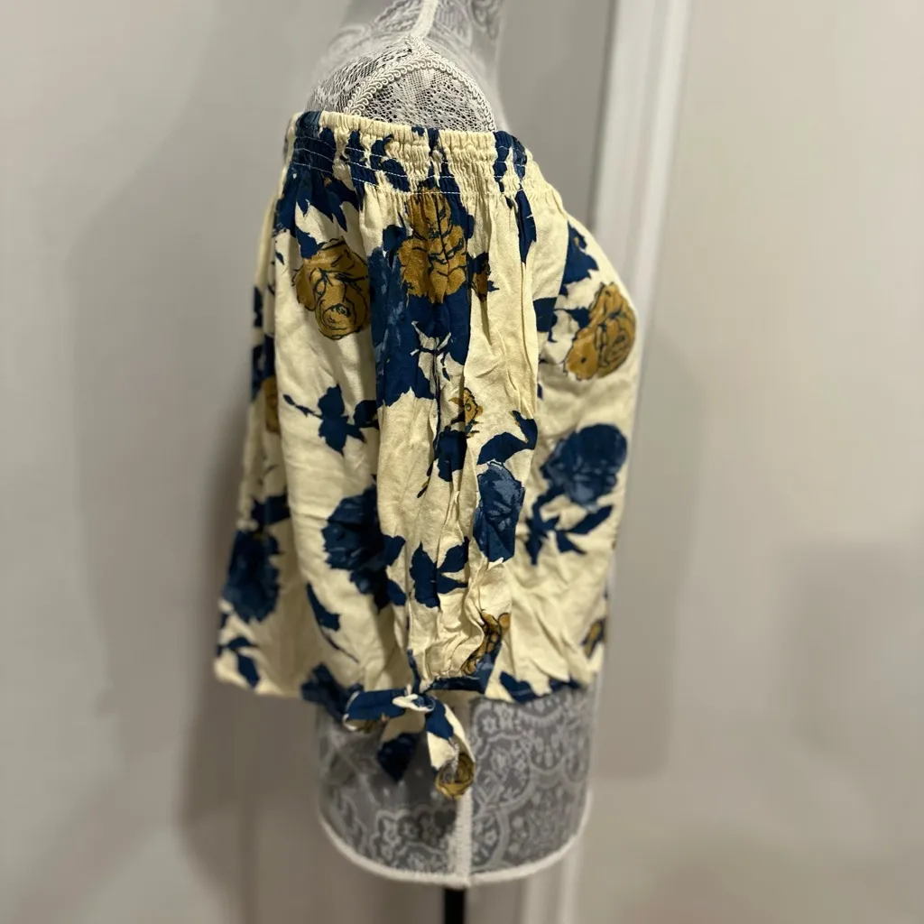 One Love Clothing Sz: M Off Shoulder Top Blouse Floral Tie Sleeves Lightweight. - Image 3