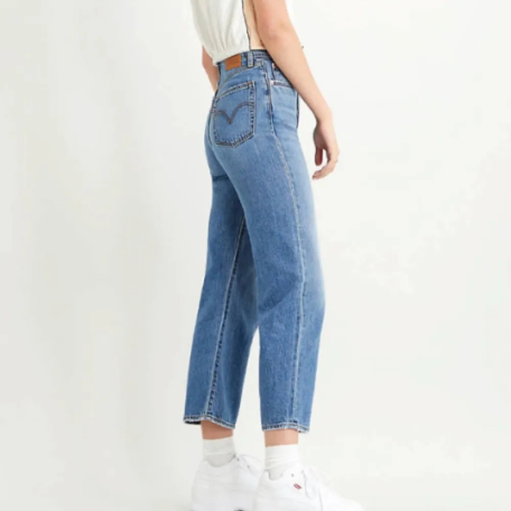 Levis Ribcage Straight Ankle Jeans - Image 3