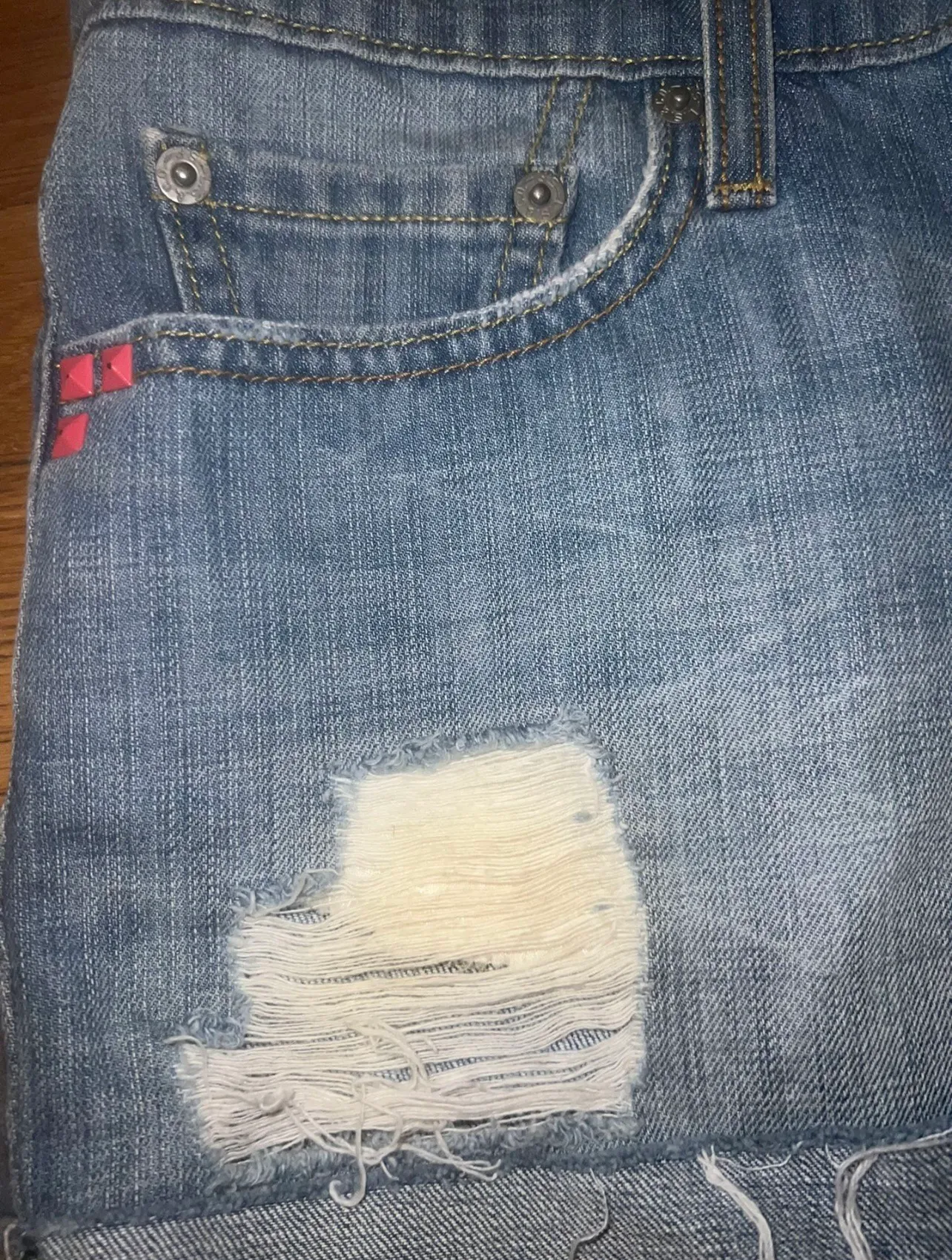 Levi's  Pink Studded Distressed Shorts Size 1 - Image 3