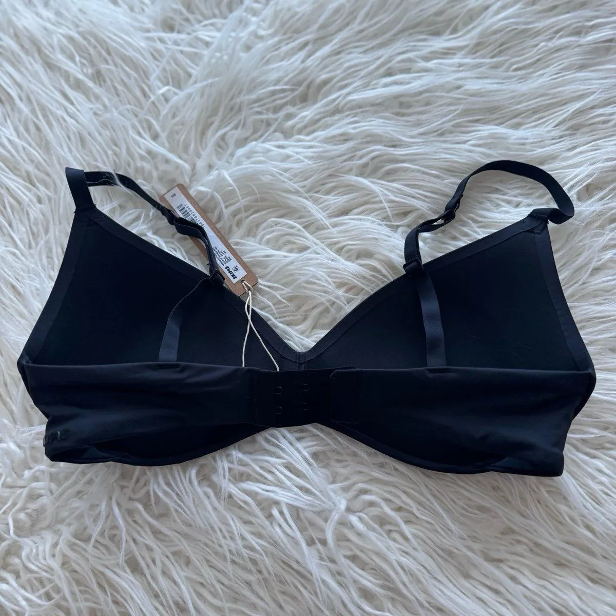 Skims Wireless Form Push up Bra Onyx Size 32C - Image 5