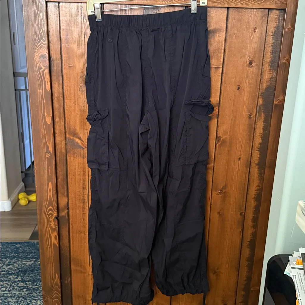 Lululemon Lightweight Adjustable Mid-Rise Cargo Pant, Black, Size S - Image 6