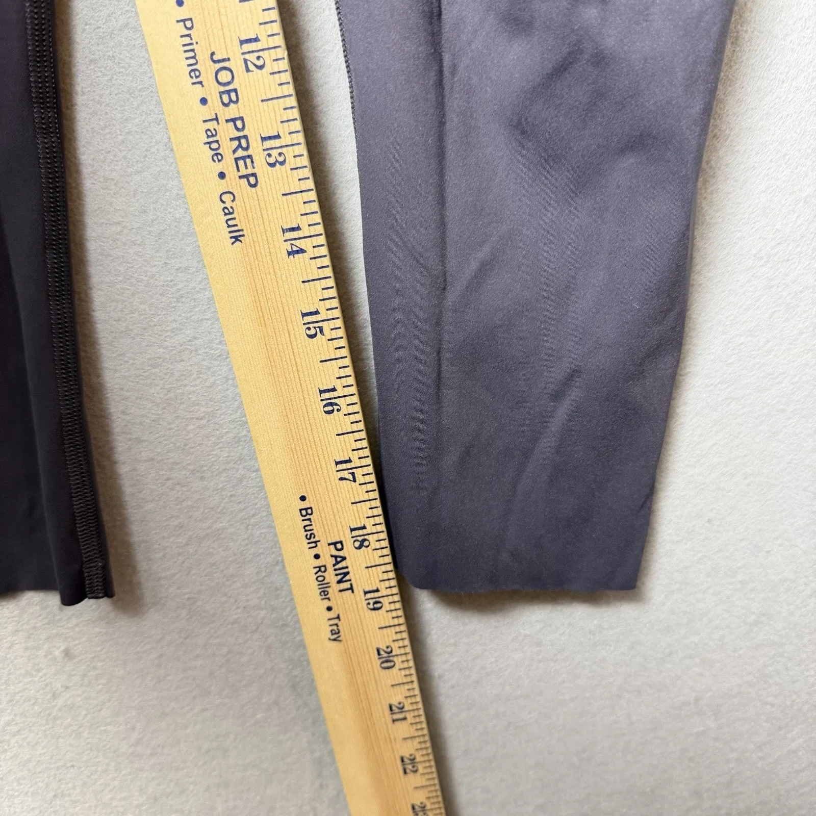 Lululemon Fast Free Crop Nulux 19" Dark Gray Reflective Detail Women's Size 8 - Image 12