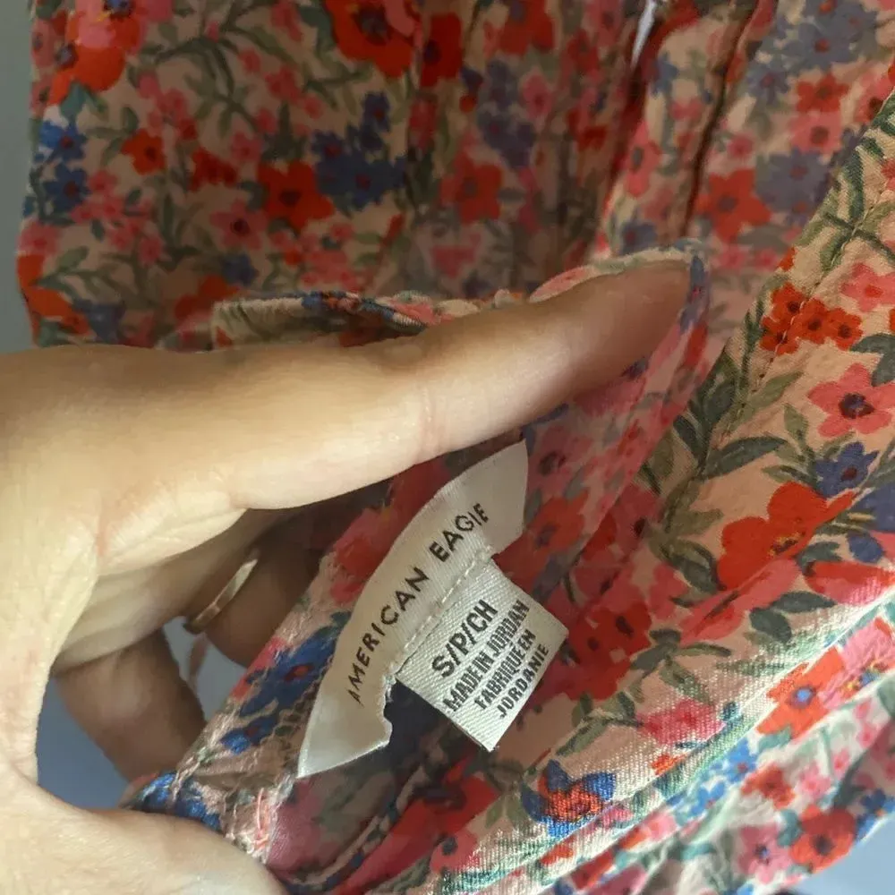 FALL CLEARANCE American Eagle Women's Sz S Multicolor Floral Open Back Romper - Image 4