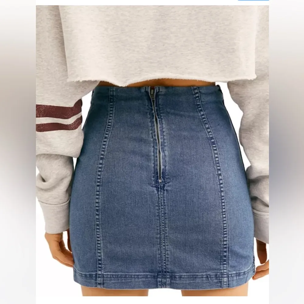 Super stretchy blue denim mini skirt
FP Modern Femme faded indigo - Image 3