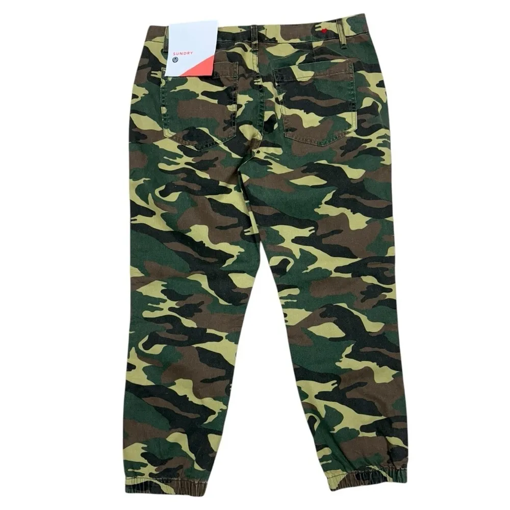 Sundry Camo Pants with Rainbow Stripe Accents Size 30 NWT Lightweight Summer - Image 4