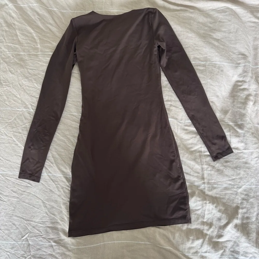 ARITZIA Babaton Contour Crew Long Sleeve Dress - Image 4