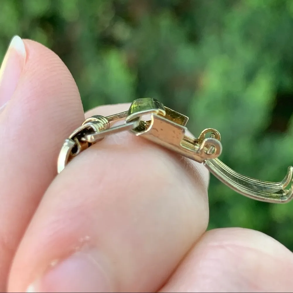 Vintage Gold Color Bracelet w/ Faux Pearls // Metal Link Style - Image 7