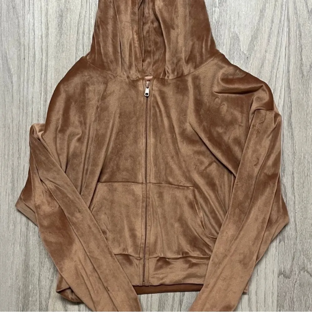 SKIMS  Velour Lounge Jogger Set in Sienna Brown - Image 11