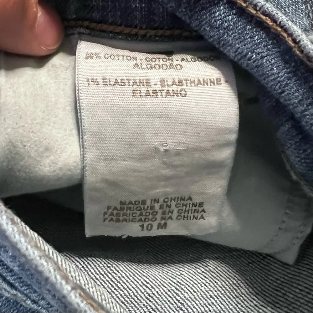 Women’s Levi jeans light wash - Image 7