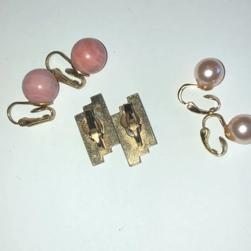 Lot of 3 Clip On Earrings Gold Silver Tone Pale Pink Faux Pearl Marbled Pink - Image 5