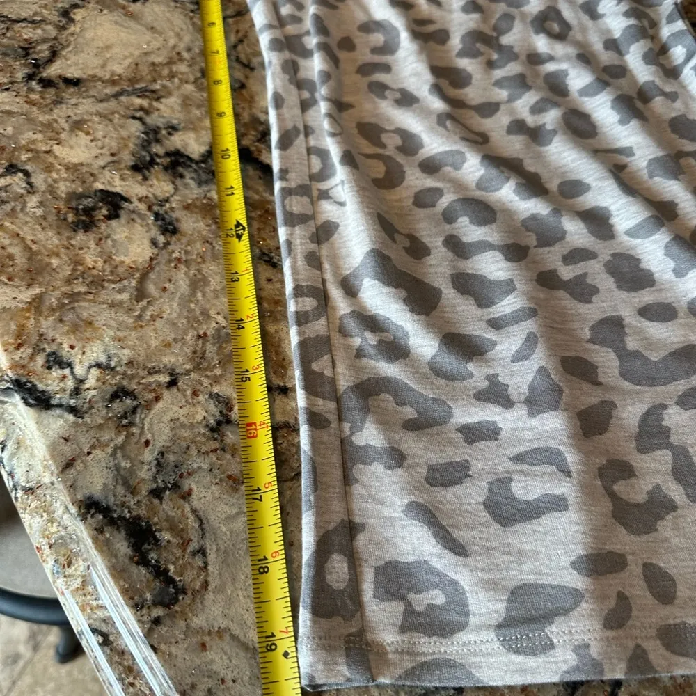 Leopard Romper Anistar NWT Size M/L Gray Bandeau Top Capri Length with Pockets Size M - Image 9