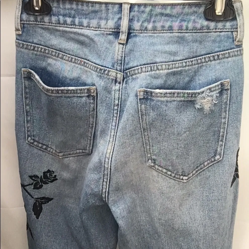 PacSun Floral Embroidered Distressed Denim Mom Jeans Elevated Modern Style - Image 7