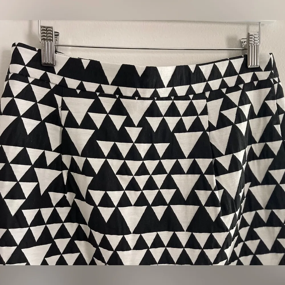J Crew Factory NWT Black White Geometric Triangles Mini Skirt Sz 4 Minimalist - Image 3