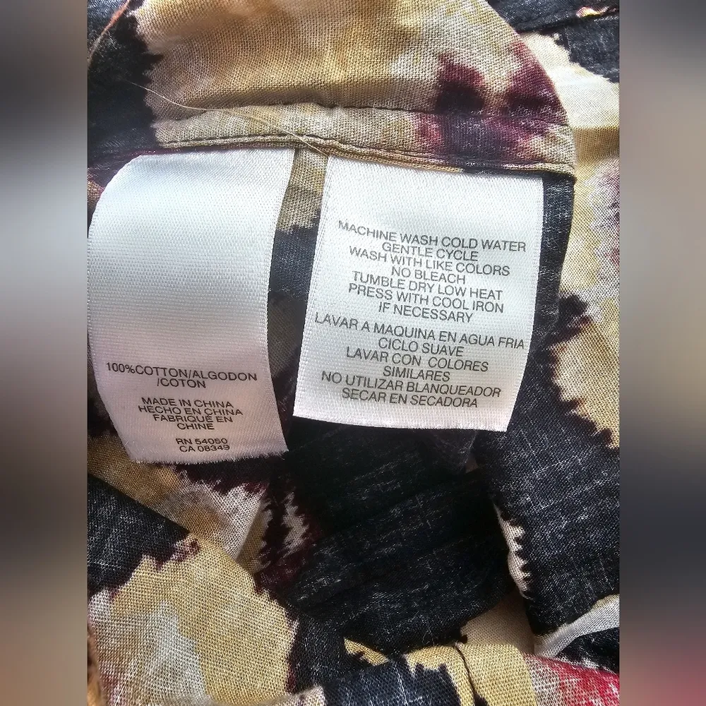 Jones New York Signature Black and Red Floral Button Down Shirt Size S - Image 5