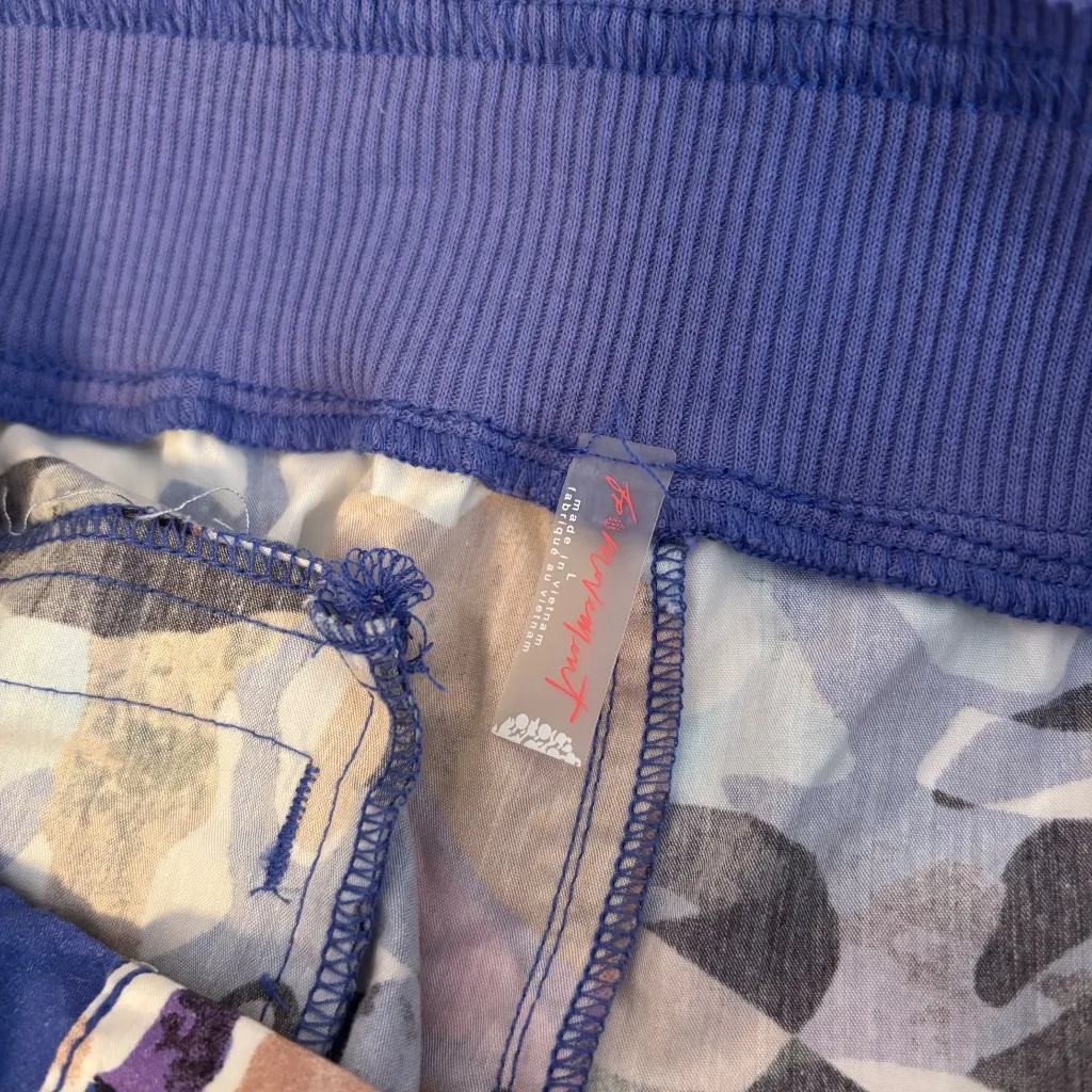 FP Movement Mesmerize Workout Active Cargo Pants Violet Camo Womens Large NWT Purple - Image 5