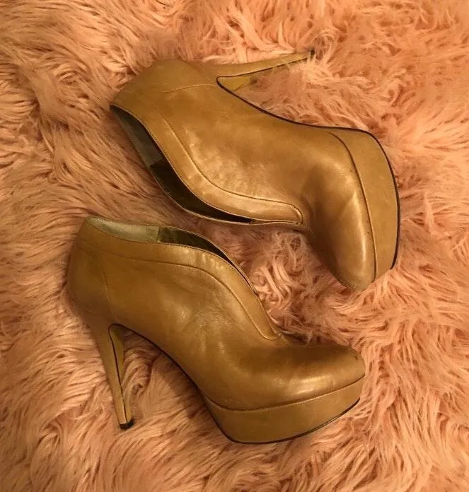Nine West Tan Platforms - Image 3