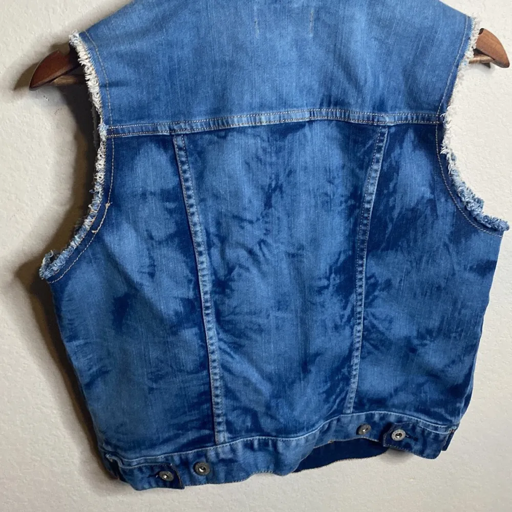 Arizona Jean Co Tie-dye Denim Vest Junior’s Large - Image 4