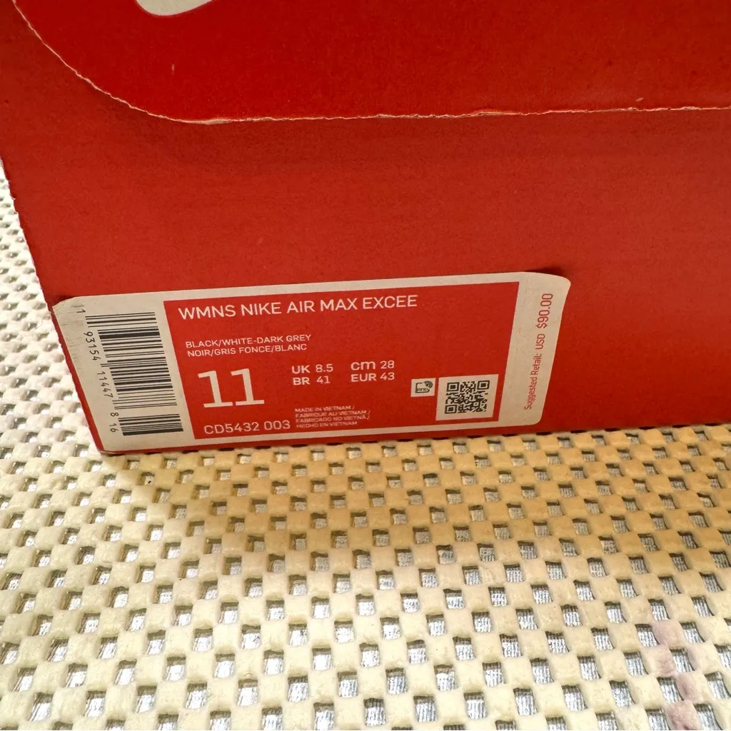 NIB NWT Nike Air Max Excee Women's Sneakers - Image 15