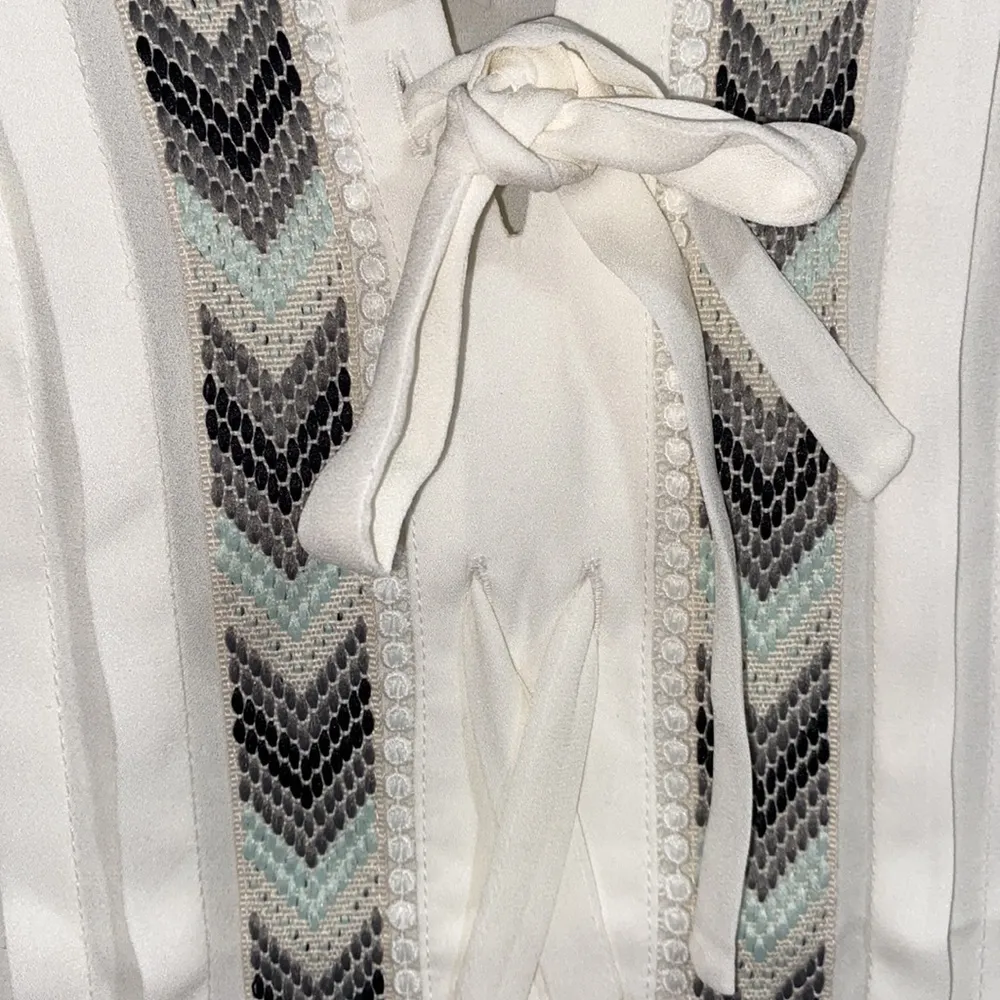 The limited blouse embroidered lace up detail shirt NEW‎ small - Image 4