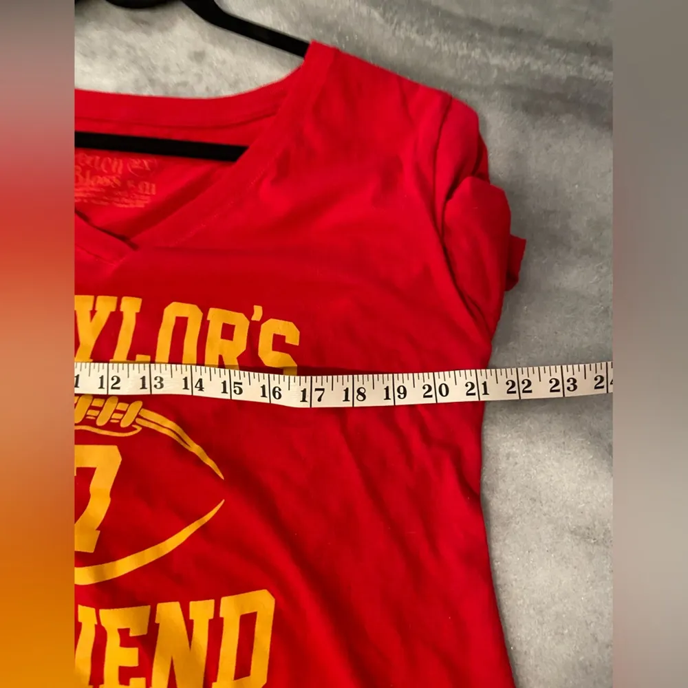 Go Taylor’s Boyfriend Size 2X KC Chiefs Travis Kelce Red V Neck Tee Shirt - Image 8