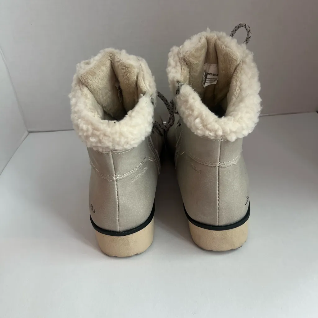 Blue Creek Water Resistant Faux Fur Boots Size 7 - Image 4