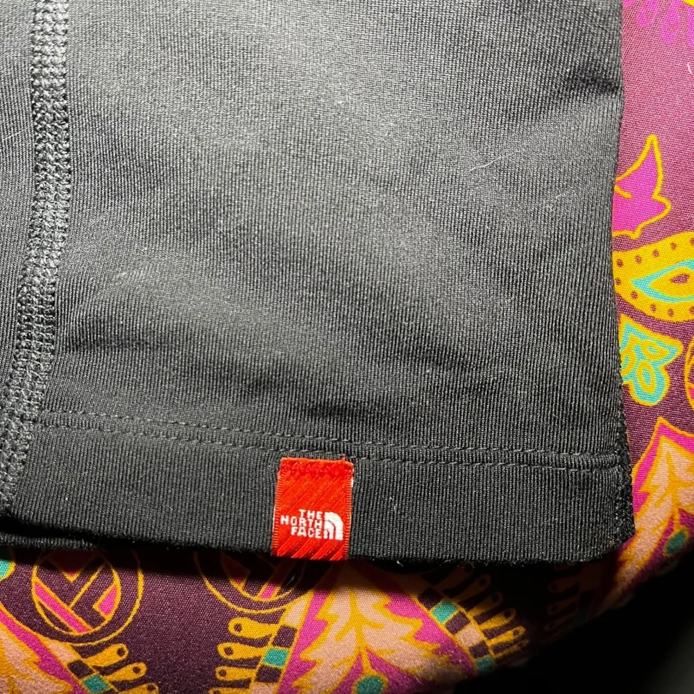 ✨The North Face Black Sleeveless V Neck Athletic Tank Top Workout Hiking Size M - Image 4