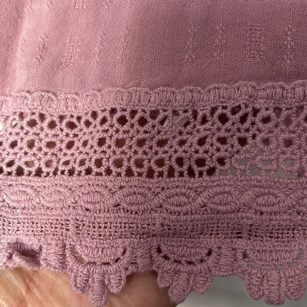 Women's Knox Rose Blush Rose Crochet Tie Neck Blouse S/S Size X-Small EUC #4028 - Image 2