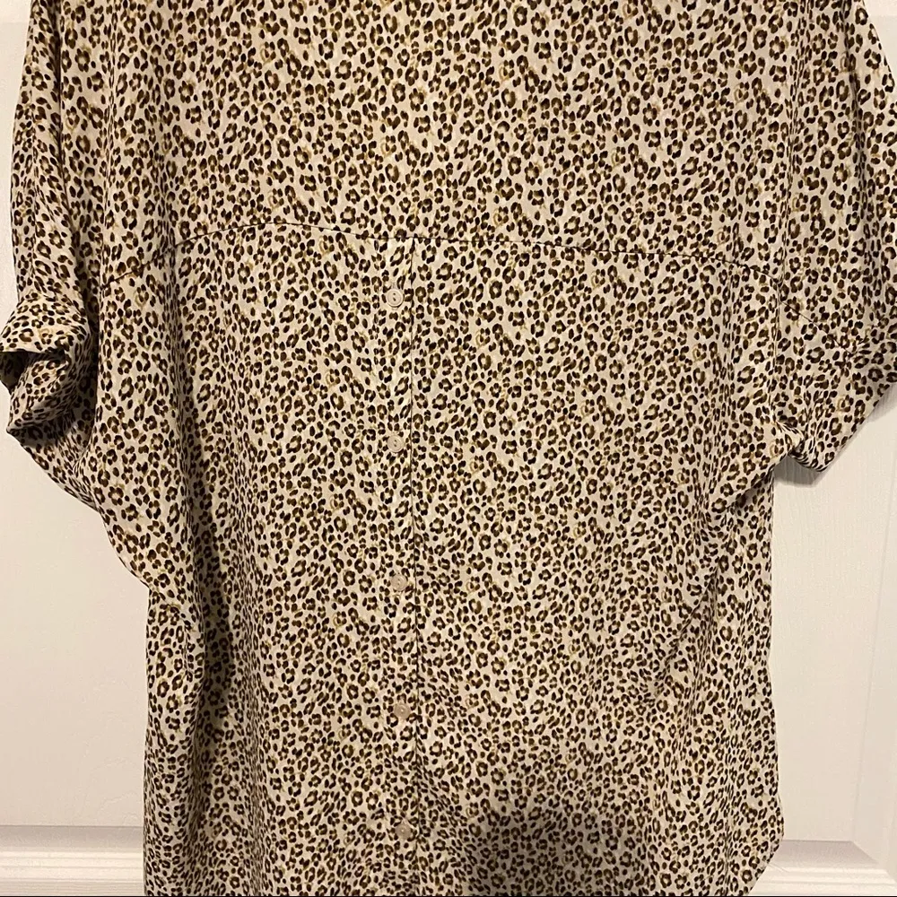 All in favor blouse size small - Image 4