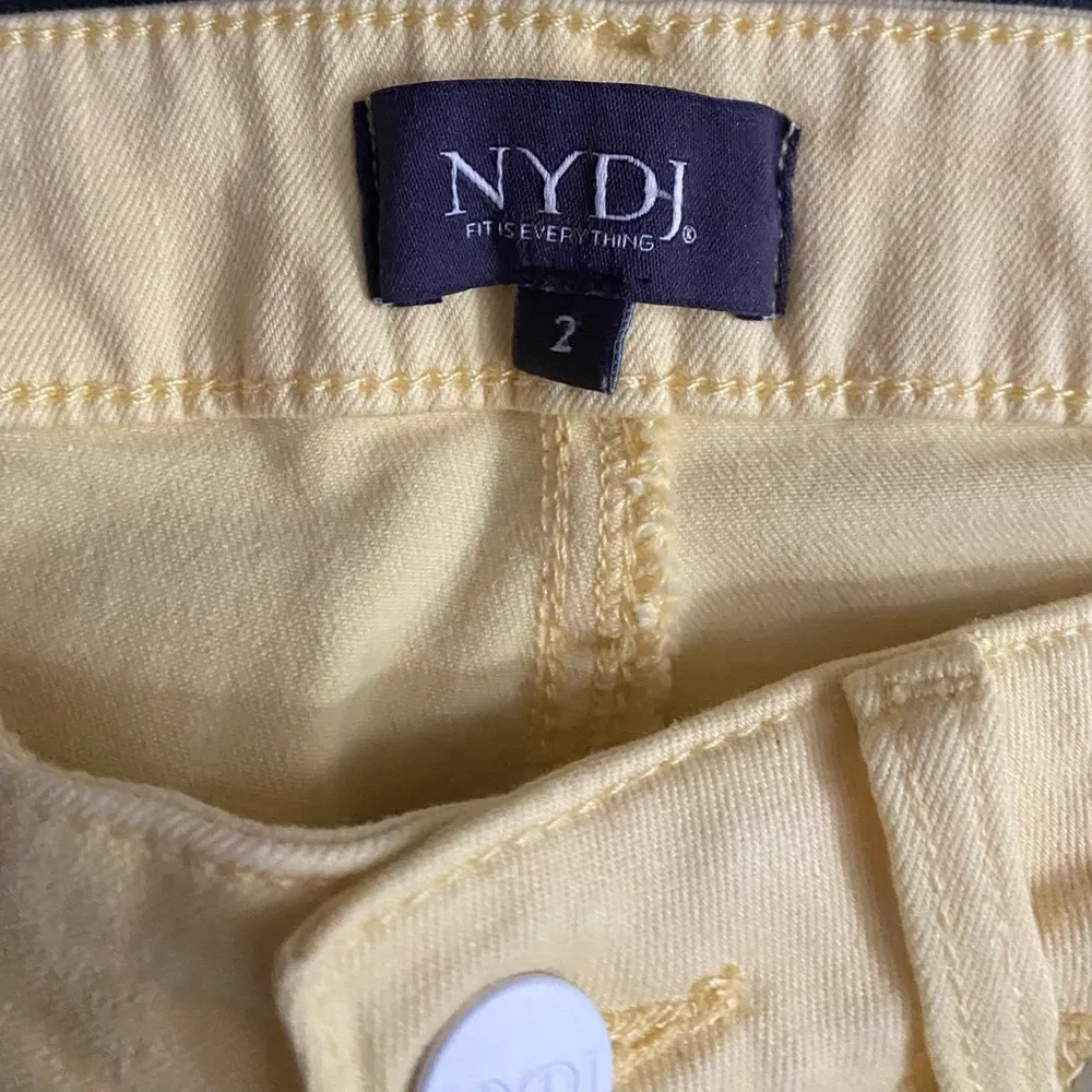 NYDJ lift/tuck technology cropped yellow pants. Size 2 - Image 3