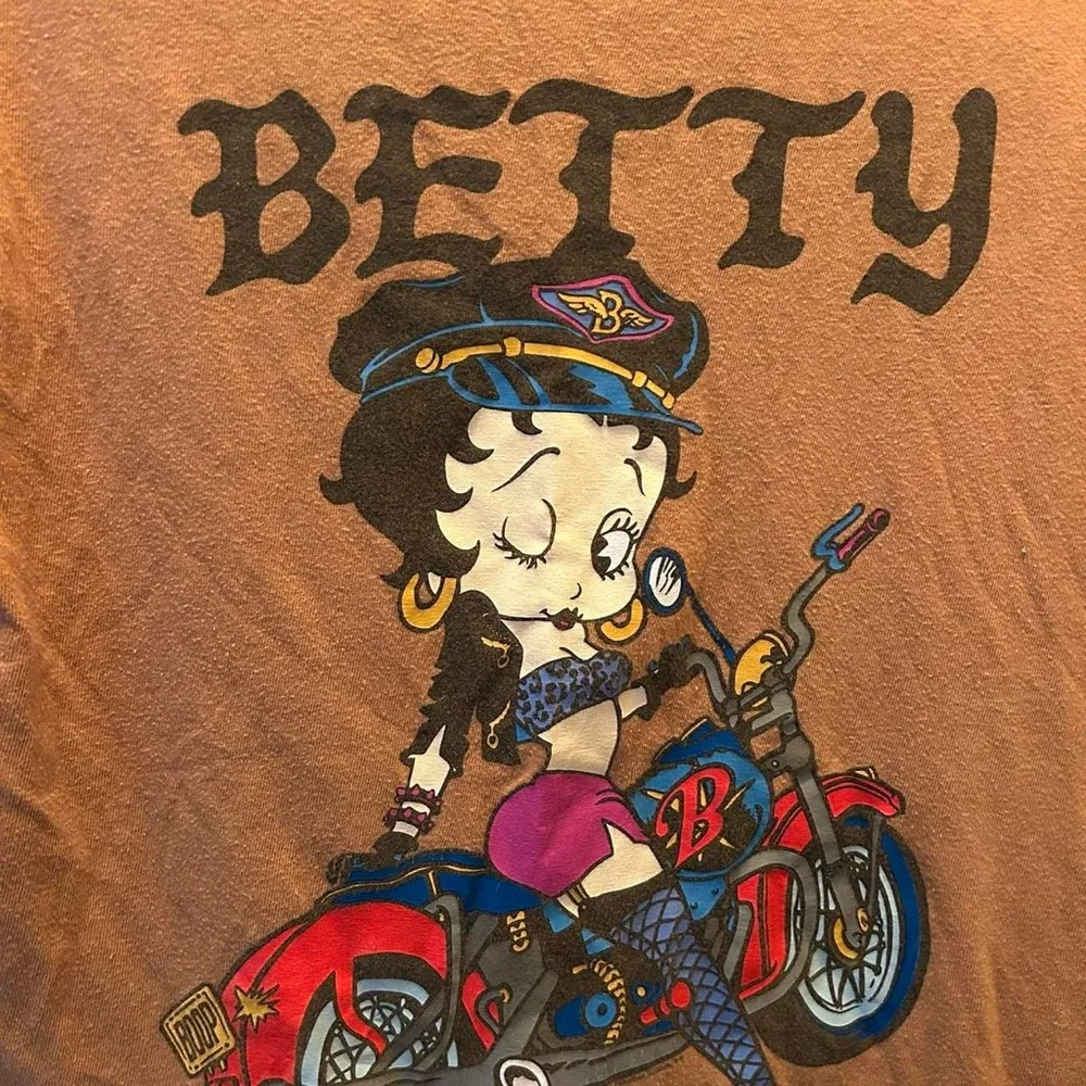 🔥 Betty Boop Biker Babe Tee | Ombre Tan | Size S - Image 3