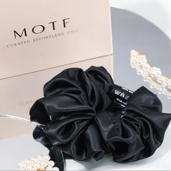 MOTF Silk Hair Band #7 Black - Image 2